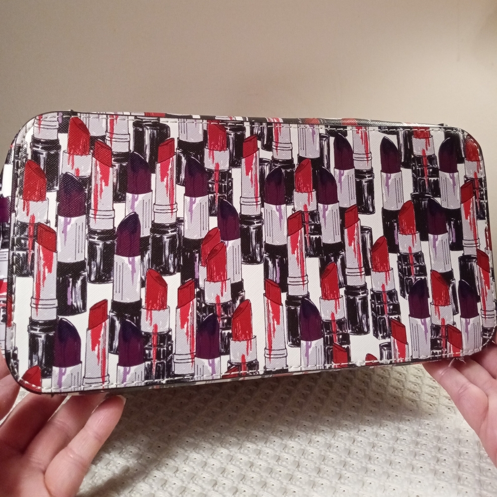 GUESS Delaney Tote In Hard-To-Find Lipstick Print, Excellent Condition - Picture 5 of 7